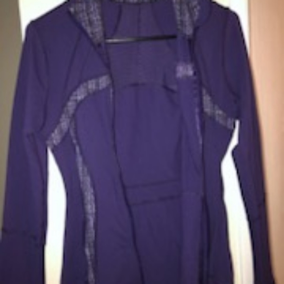 Lululemon - Picture 3 of 3